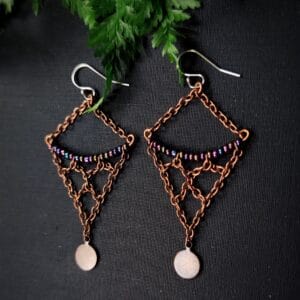 Simple Chainmaille Ohrringe mit Glasperlen