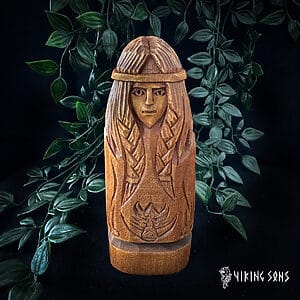 Handgeschnitzte Götterfigur - Freya die Göttin der Liebe