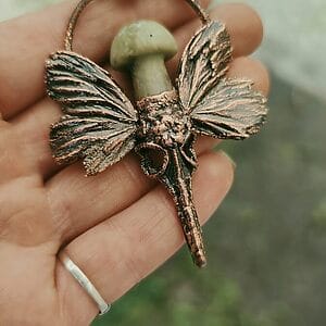 Hugin & Munin Aroma Halskette mit echten Schmetterlingsflügeln und Jade Pilz
