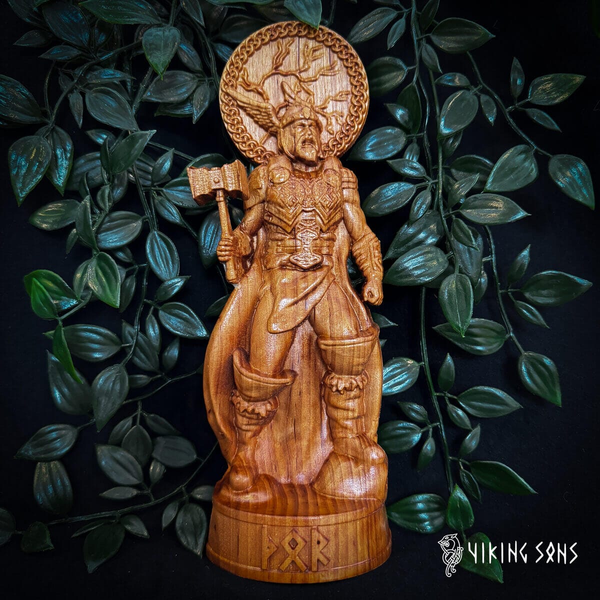 Götterfigur Thor der Gott des Donnerst