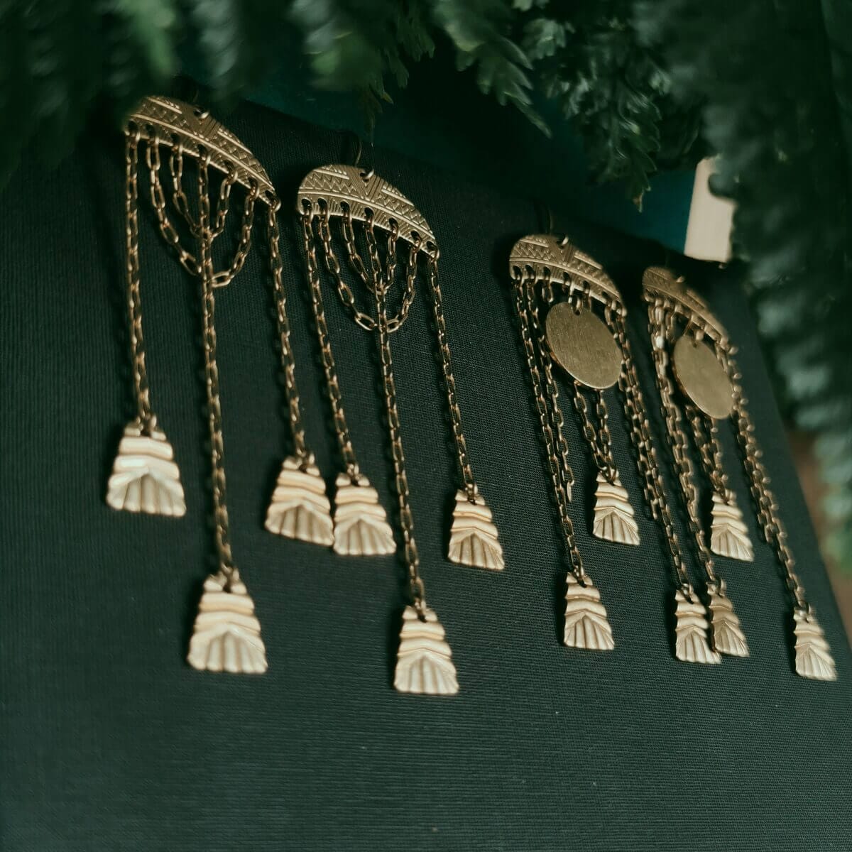 Antike Schätze Hängeohrringe – Bild 4