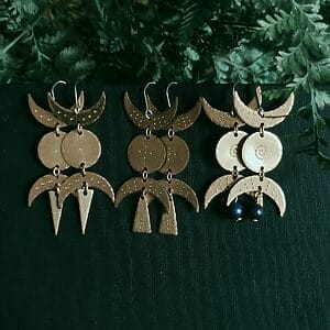 Mondphasen Hängeohrringe mit Punzierungen