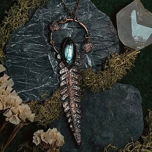 Verkupfertes Farnblatt Halskette mit Labradorit