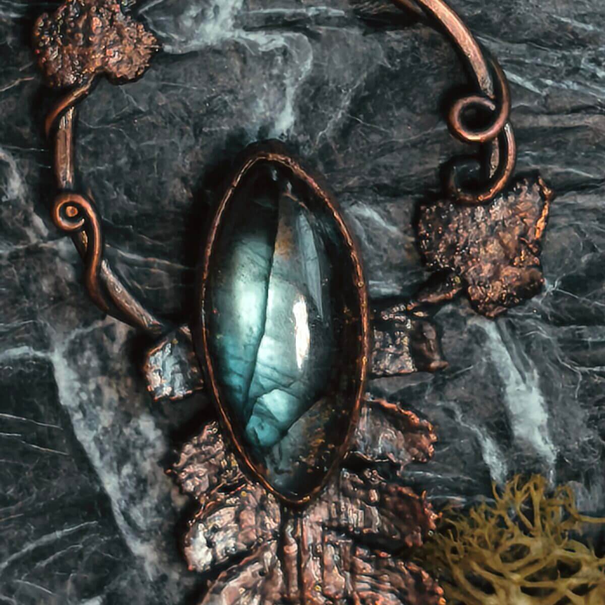 Verkupfertes Farnblatt Halskette mit Labradorit โ Bild 2