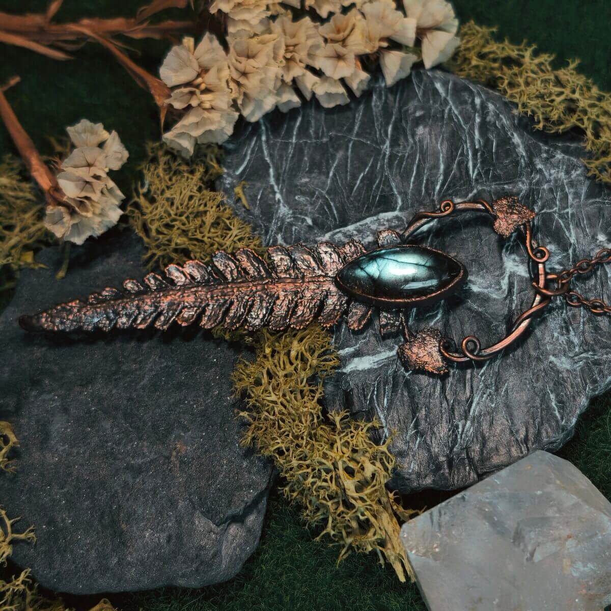 Verkupfertes Farnblatt Halskette mit Labradorit โ Bild 4