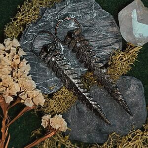 Farnohrringe mit schwarzem Onyx und Mondstein