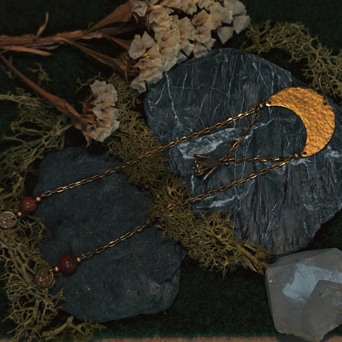 Lange florale Messing-Ohrringe mit rotem Jaspis – Antike Göttinnen Ohrringe – Bild 7