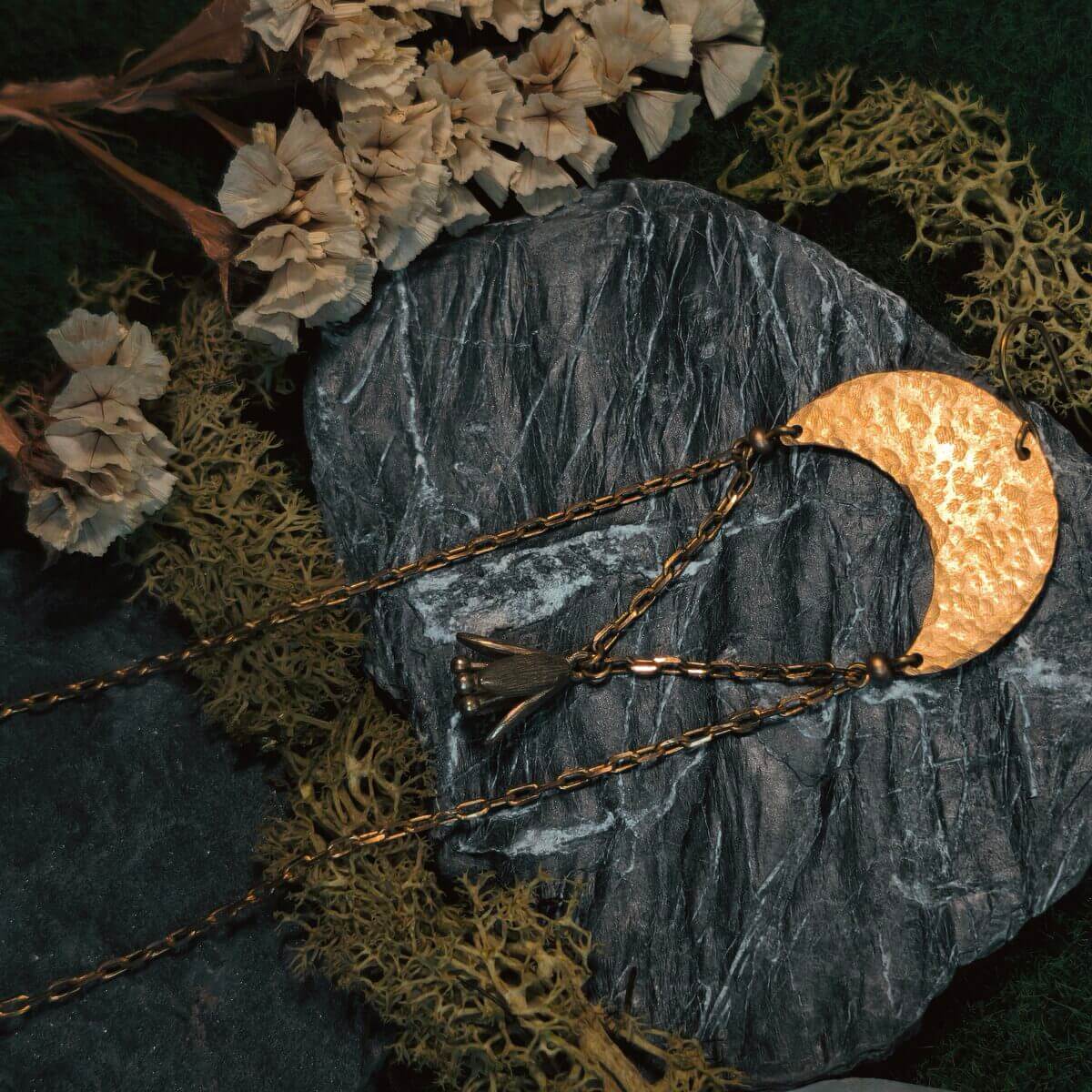 Lange florale Messing-Ohrringe mit rotem Jaspis – Antike Göttinnen Ohrringe – Bild 4