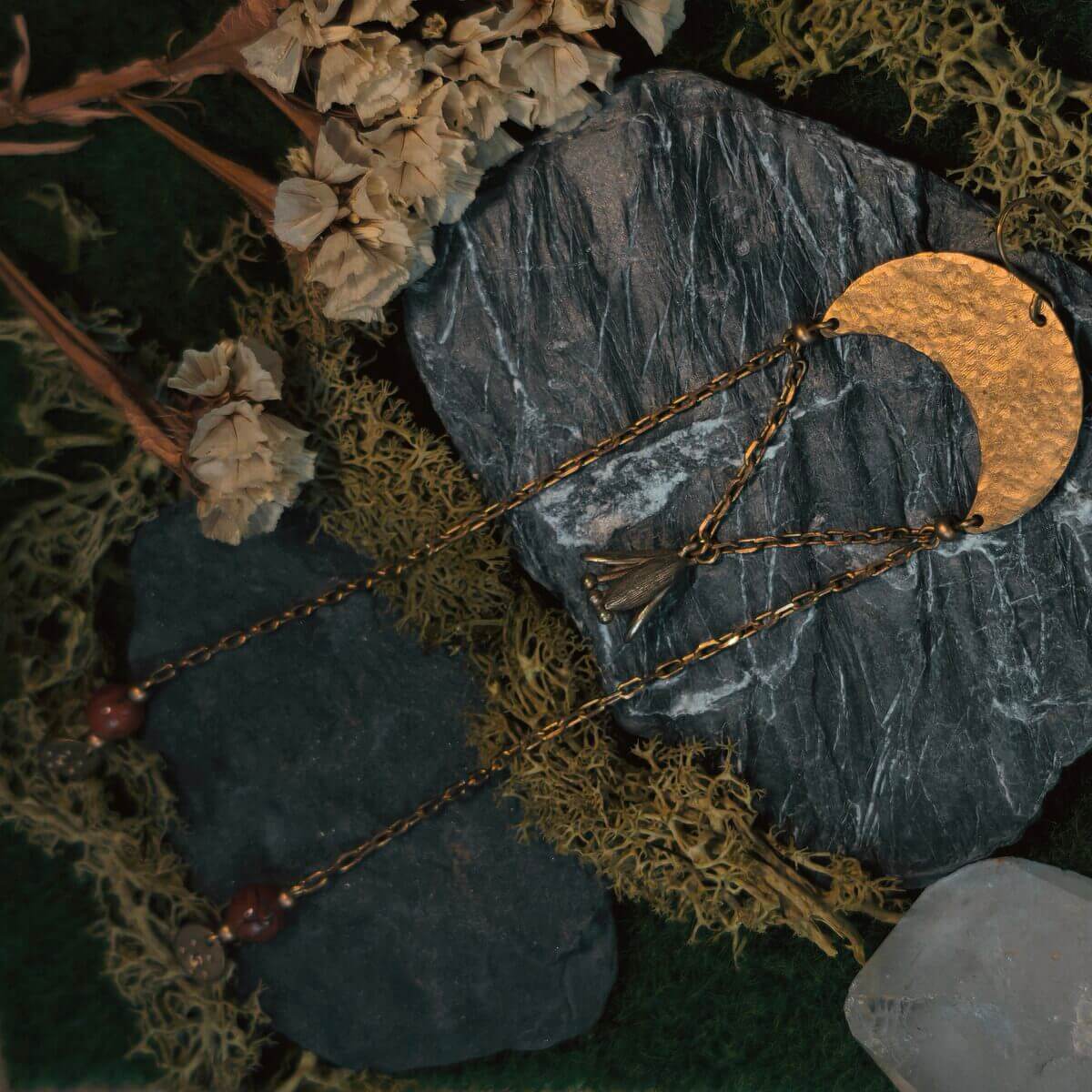 Lange florale Messing-Ohrringe mit rotem Jaspis – Antike Göttinnen Ohrringe – Bild 6