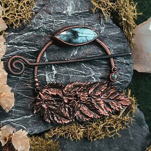 Haarspange / Brosche mit verkupfertem Farn und Labradorit